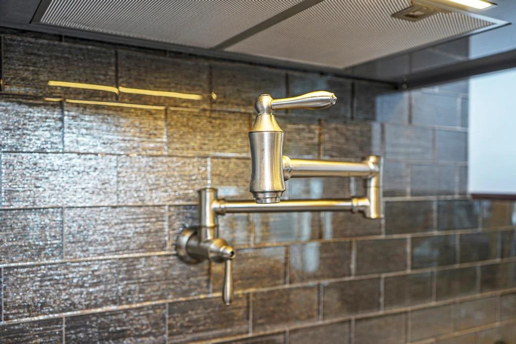 White & Gray Kitchen, detail 1