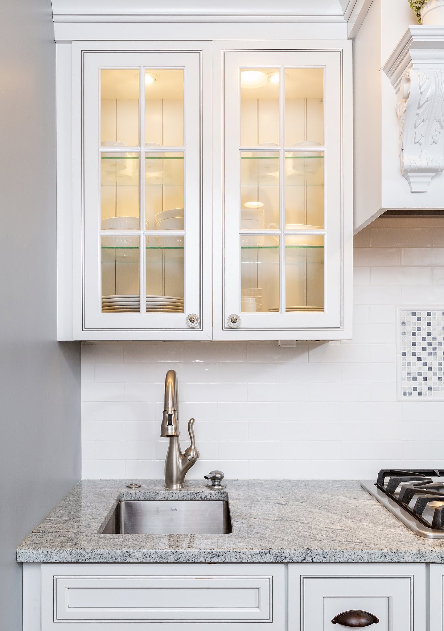 Kitchen project by The Cabinet Coach: White Kitchen